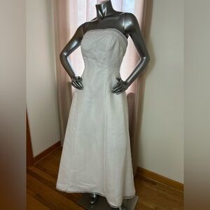Gloria Vanderbilt Strapless White Dress size 8 Petite.